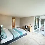 Luxury Marina Unit 2 Bedrooms 2 Bathrooms